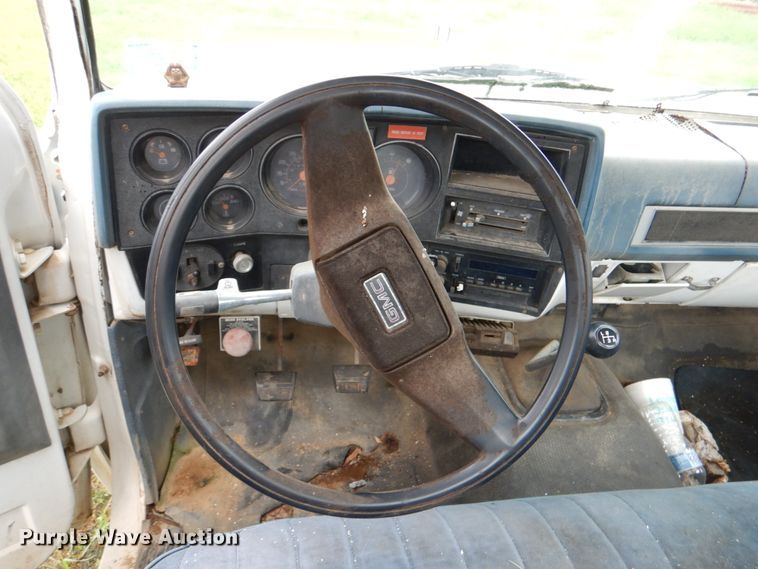 image for item HC9281 1989 GMC R3500  bucket truck