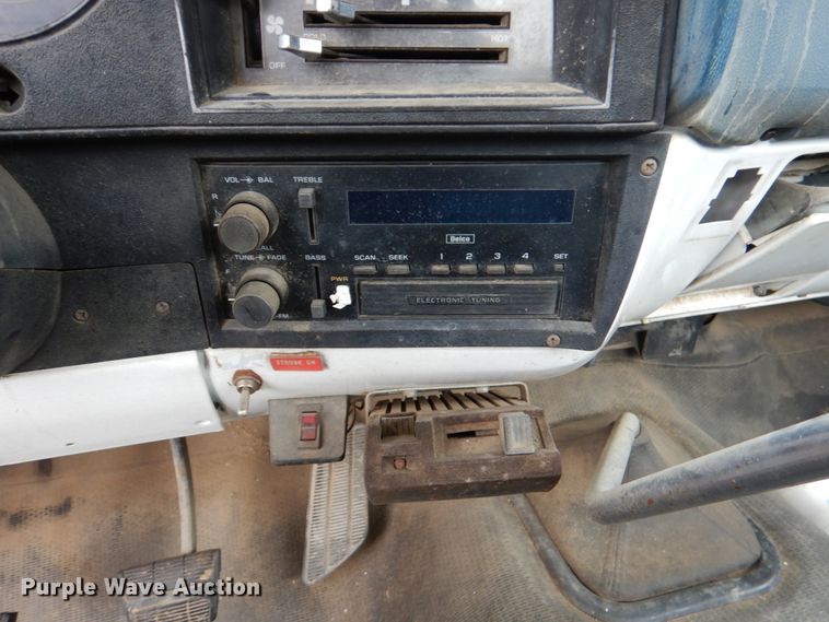 image for item HC9281 1989 GMC R3500  bucket truck