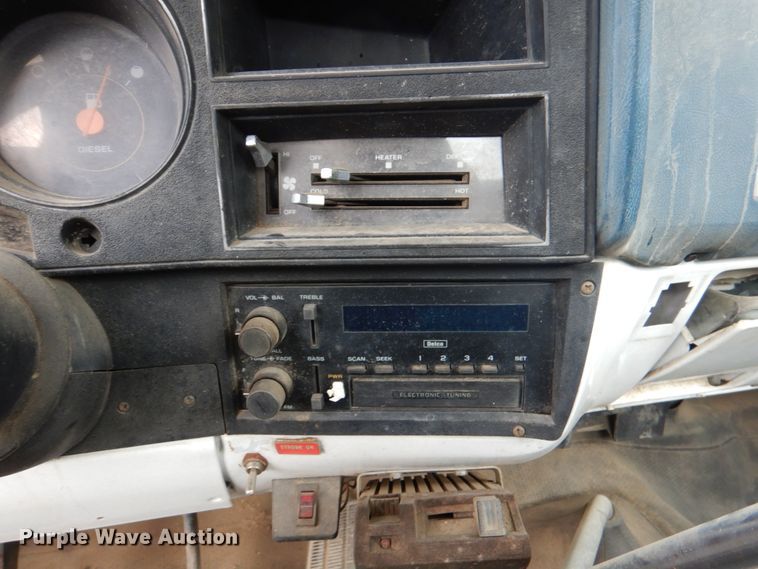 image for item HC9281 1989 GMC R3500  bucket truck