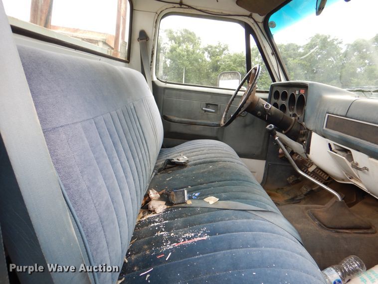 image for item HC9281 1989 GMC R3500  bucket truck