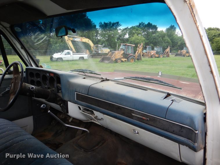 image for item HC9281 1989 GMC R3500  bucket truck