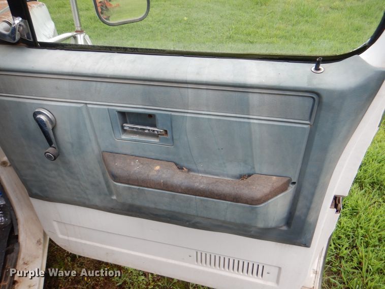 image for item HC9281 1989 GMC R3500  bucket truck