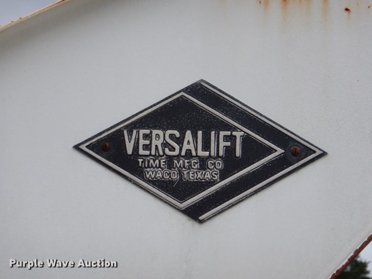 image for item HC9281 1989 GMC R3500  bucket truck