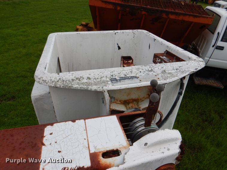 image for item HC9281 1989 GMC R3500  bucket truck