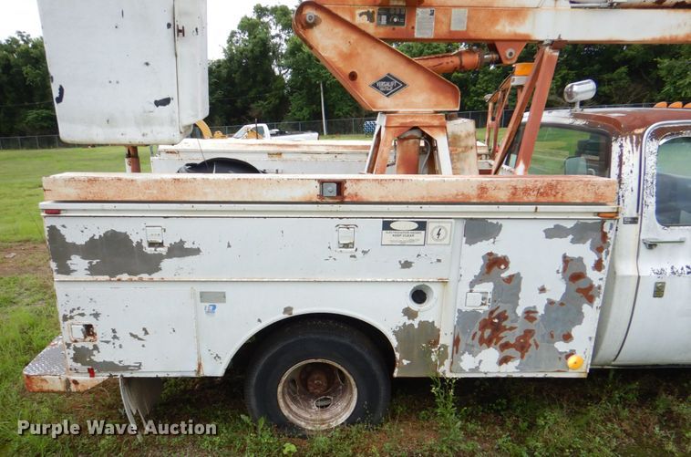 image for item HC9281 1989 GMC R3500  bucket truck