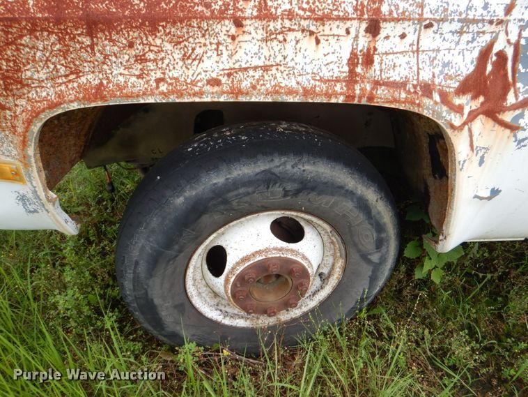 image for item HC9281 1989 GMC R3500  bucket truck