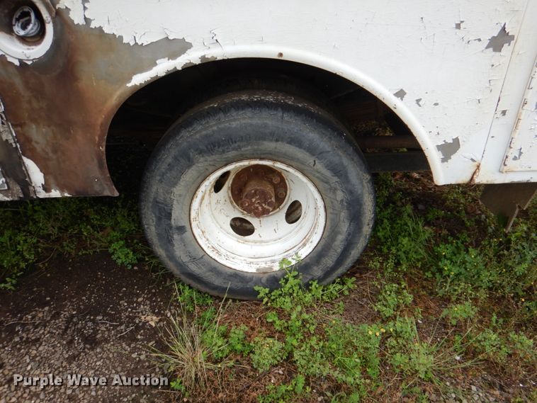 image for item HC9281 1989 GMC R3500  bucket truck