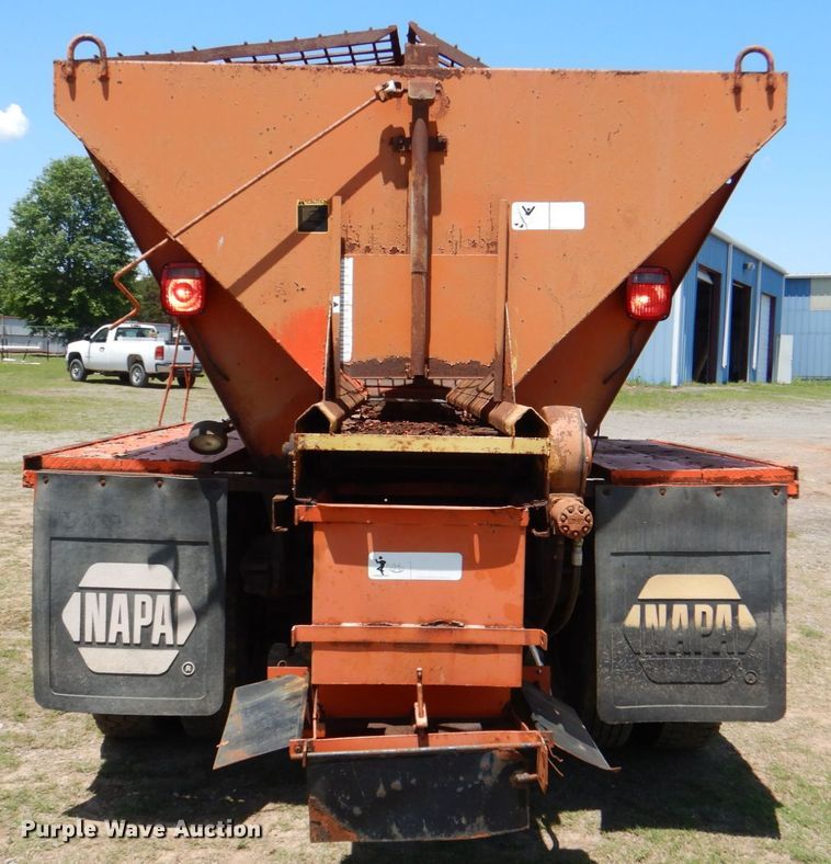 image for item HC9282 1995 GMC C7500  spreader truck