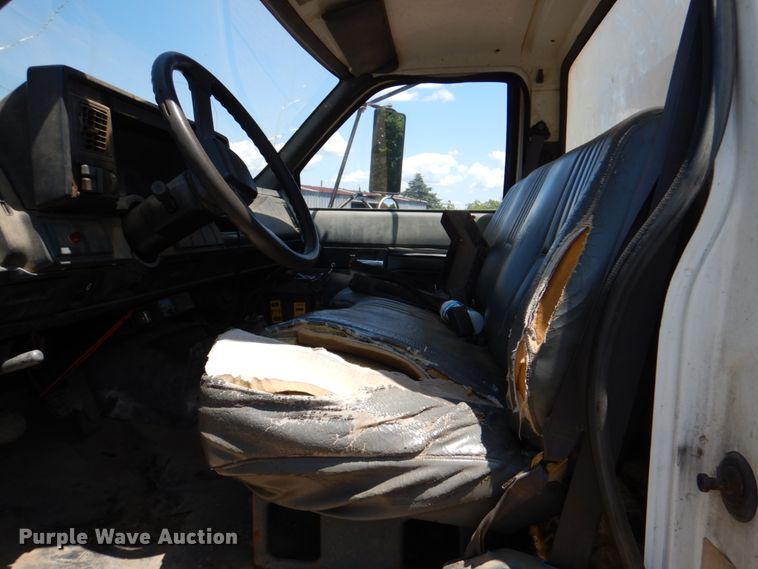 image for item HC9282 1995 GMC C7500  spreader truck