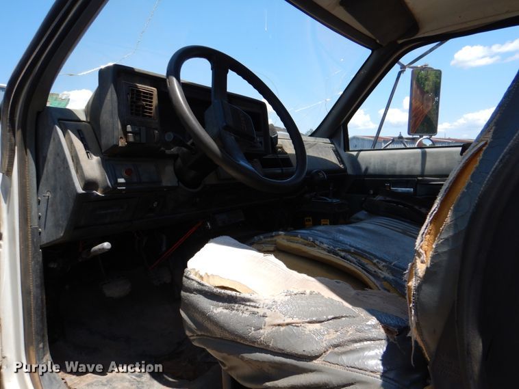 image for item HC9282 1995 GMC C7500  spreader truck