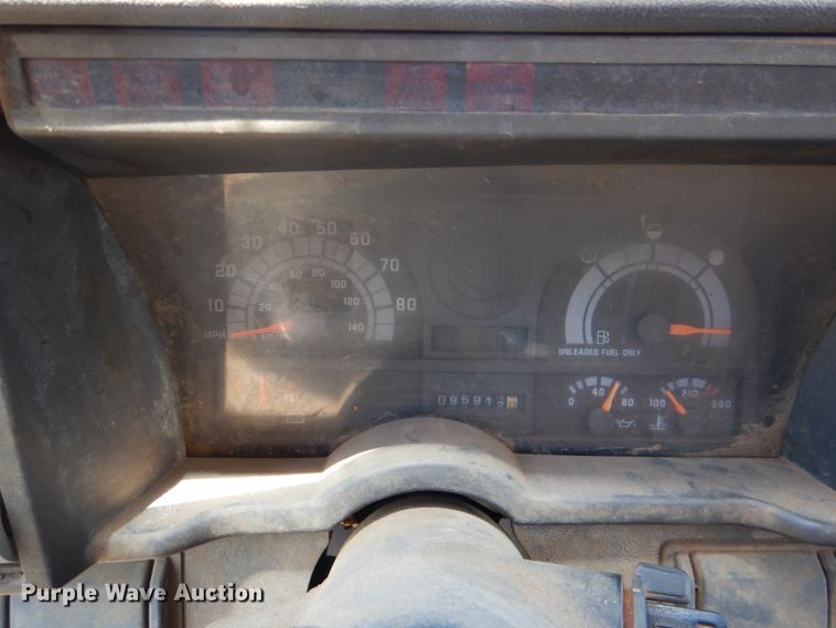 image for item HC9282 1995 GMC C7500  spreader truck