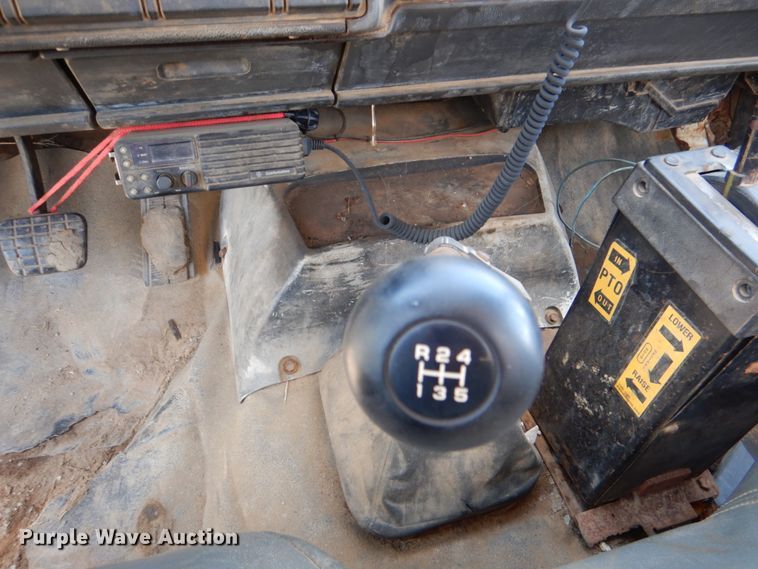 image for item HC9282 1995 GMC C7500  spreader truck