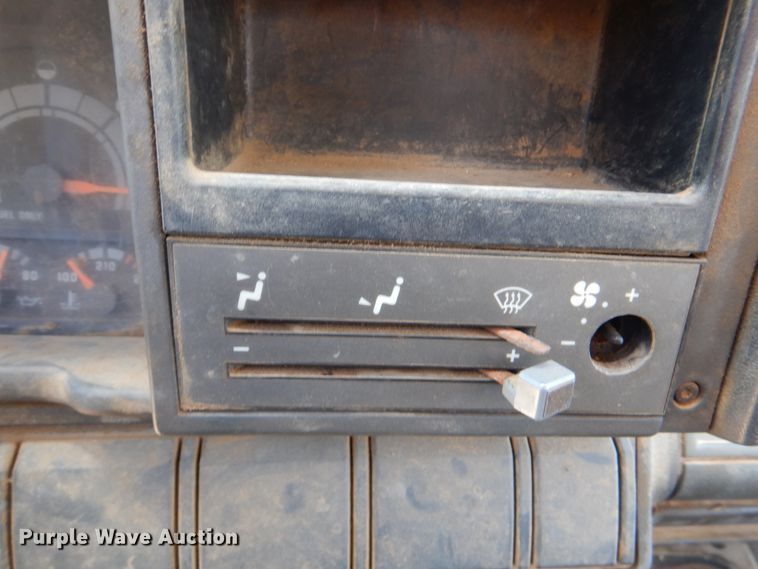 image for item HC9282 1995 GMC C7500  spreader truck