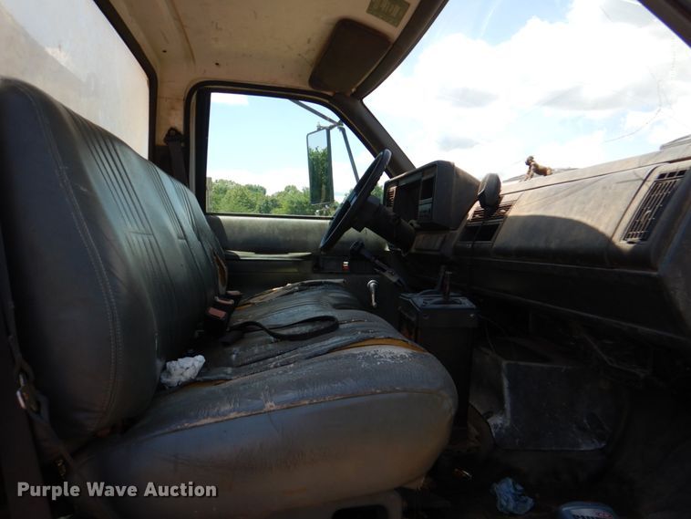 image for item HC9282 1995 GMC C7500  spreader truck