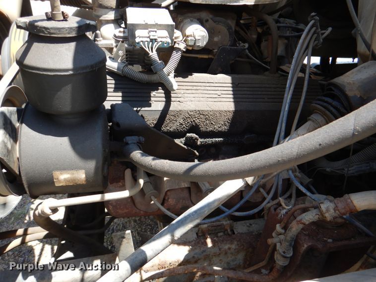 image for item HC9282 1995 GMC C7500  spreader truck