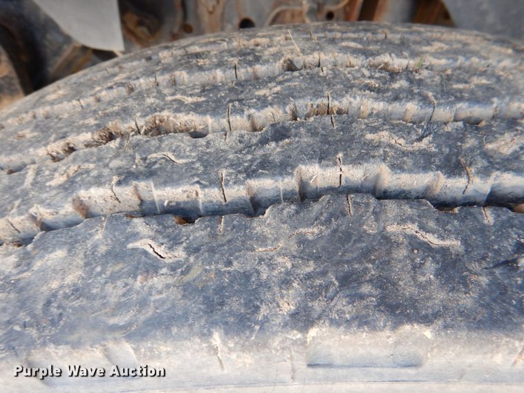 image for item HC9282 1995 GMC C7500  spreader truck