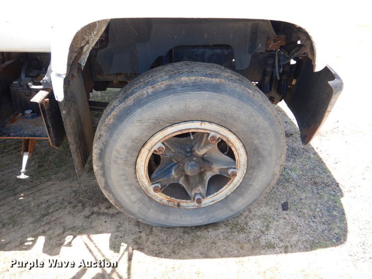 image for item HC9282 1995 GMC C7500  spreader truck