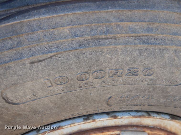 image for item HC9282 1995 GMC C7500  spreader truck