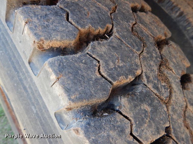 image for item HC9282 1995 GMC C7500  spreader truck