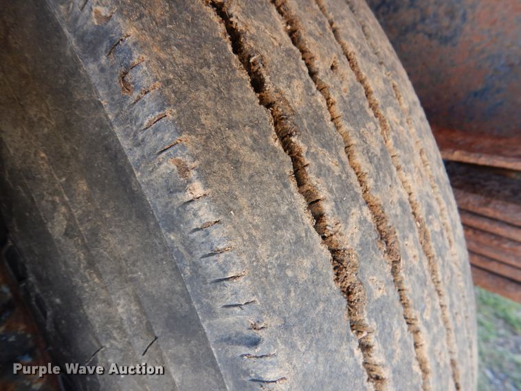 image for item HC9282 1995 GMC C7500  spreader truck