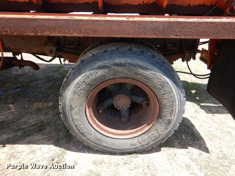 image for item HC9282 1995 GMC C7500  spreader truck