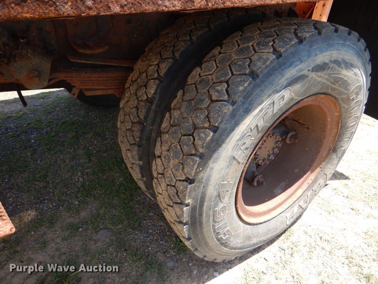 image for item HC9282 1995 GMC C7500  spreader truck