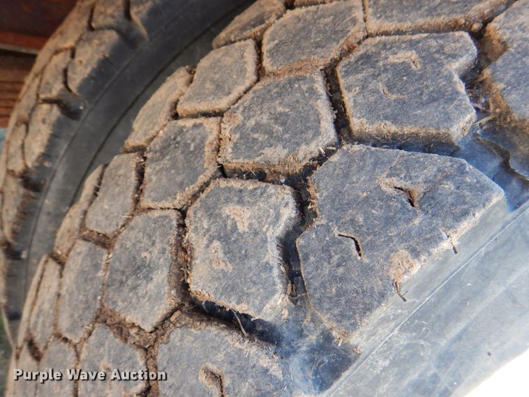 image for item HC9282 1995 GMC C7500  spreader truck