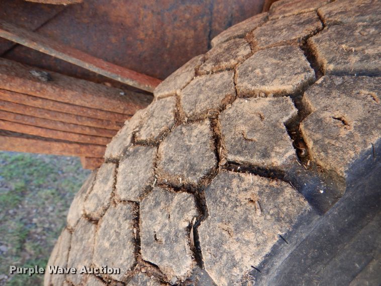 image for item HC9282 1995 GMC C7500  spreader truck