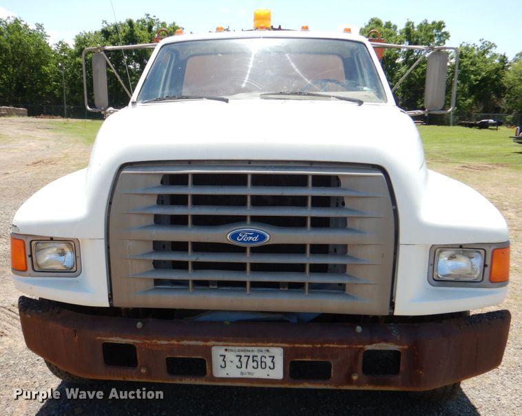 image for item HC9283 1995 Ford F750  spreader truck