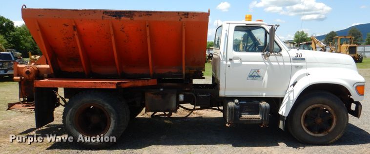 image for item HC9283 1995 Ford F750  spreader truck