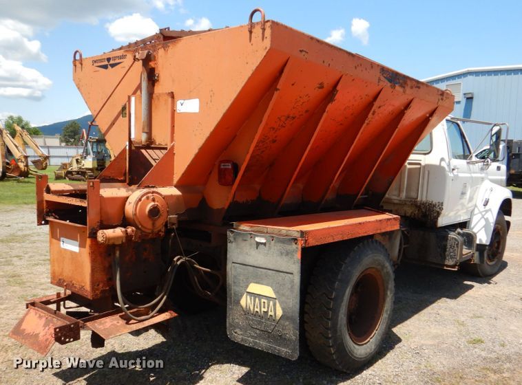 image for item HC9283 1995 Ford F750  spreader truck