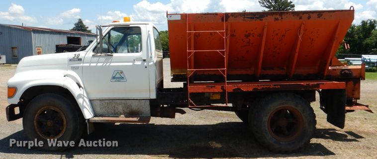 image for item HC9283 1995 Ford F750  spreader truck