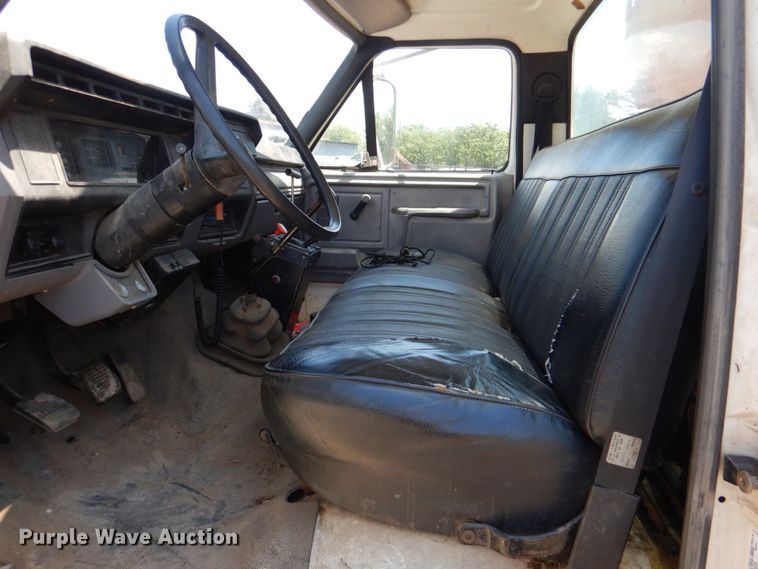 image for item HC9283 1995 Ford F750  spreader truck