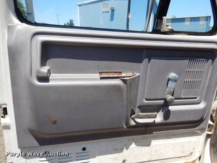 image for item HC9283 1995 Ford F750  spreader truck