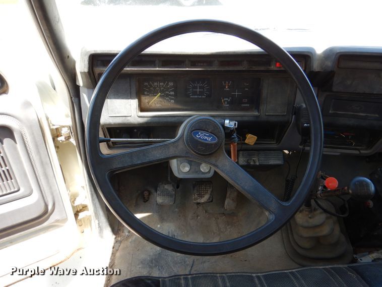 image for item HC9283 1995 Ford F750  spreader truck