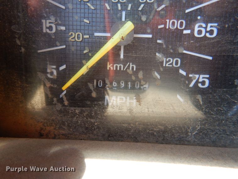 image for item HC9283 1995 Ford F750  spreader truck