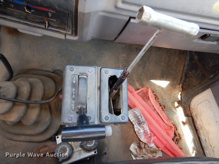 image for item HC9283 1995 Ford F750  spreader truck