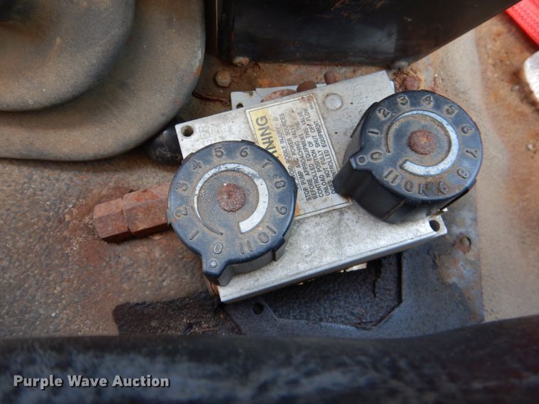 image for item HC9283 1995 Ford F750  spreader truck