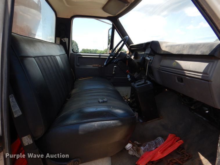 image for item HC9283 1995 Ford F750  spreader truck