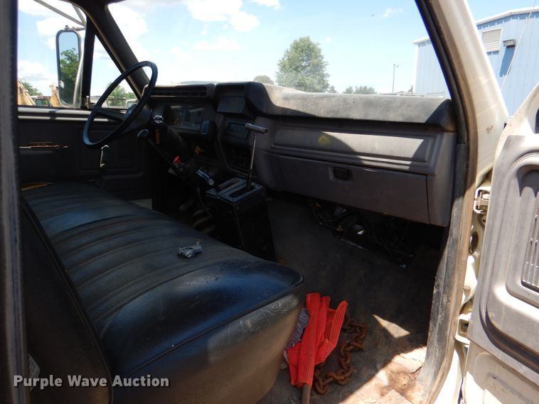 image for item HC9283 1995 Ford F750  spreader truck