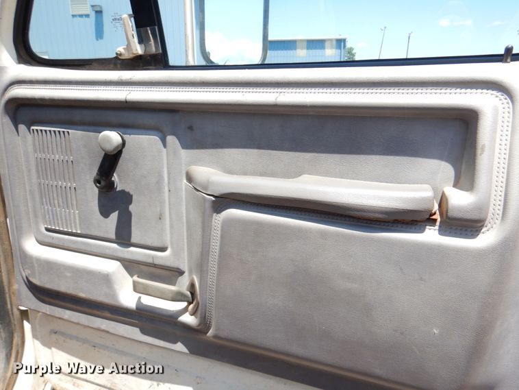 image for item HC9283 1995 Ford F750  spreader truck