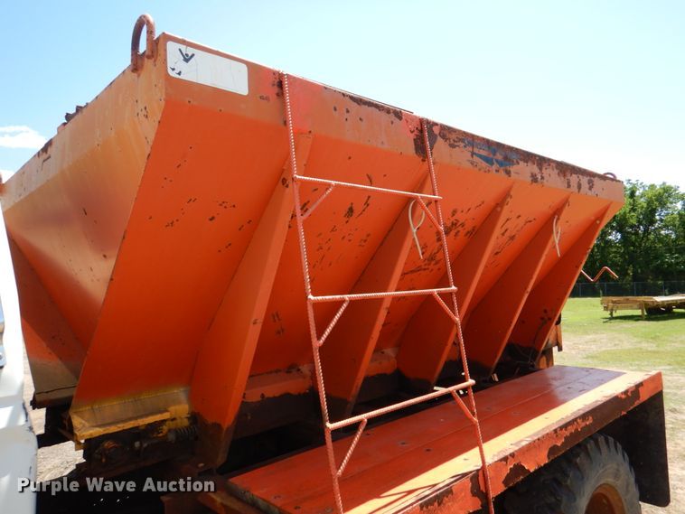 image for item HC9283 1995 Ford F750  spreader truck