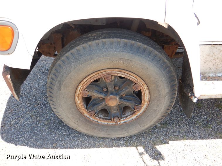 image for item HC9283 1995 Ford F750  spreader truck