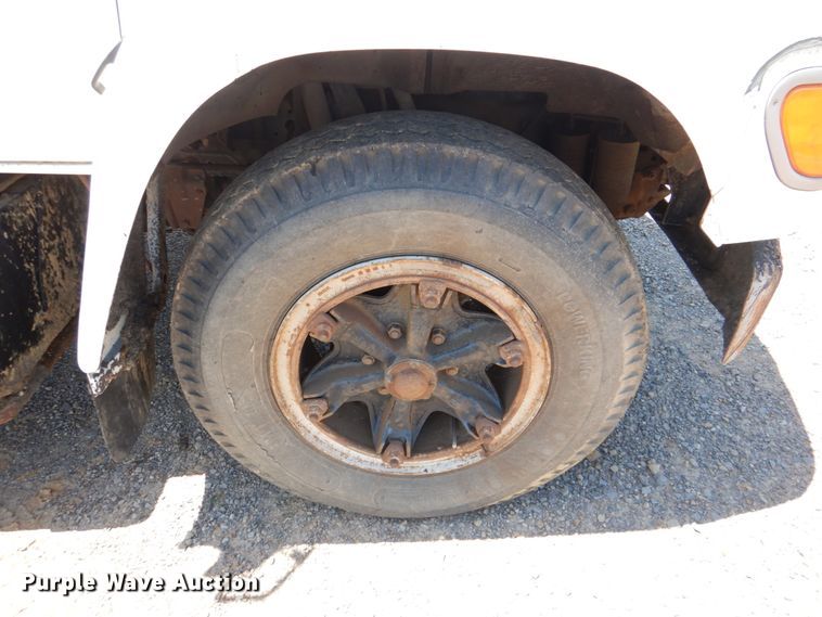 image for item HC9283 1995 Ford F750  spreader truck