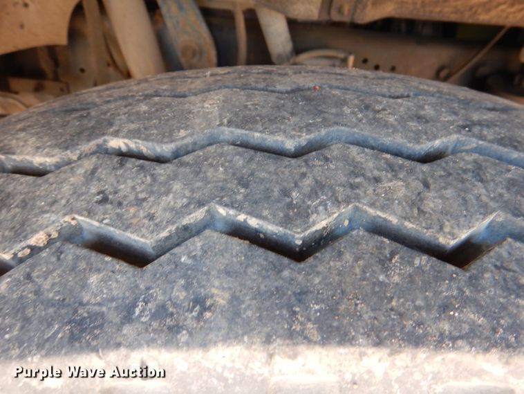 image for item HC9283 1995 Ford F750  spreader truck