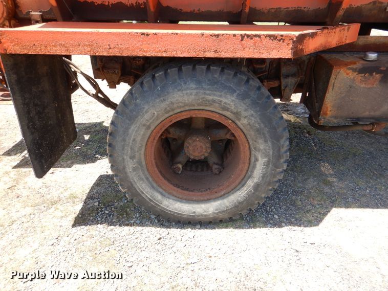 image for item HC9283 1995 Ford F750  spreader truck