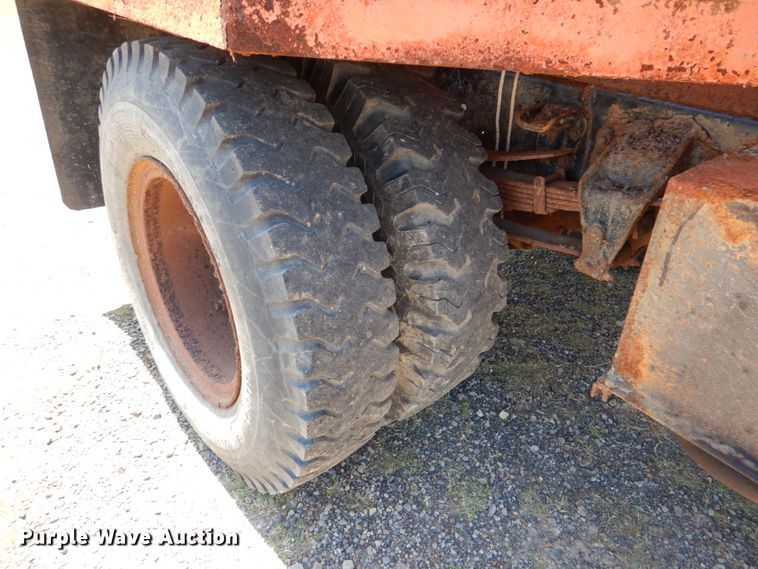 image for item HC9283 1995 Ford F750  spreader truck