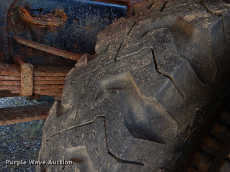 image for item HC9283 1995 Ford F750  spreader truck