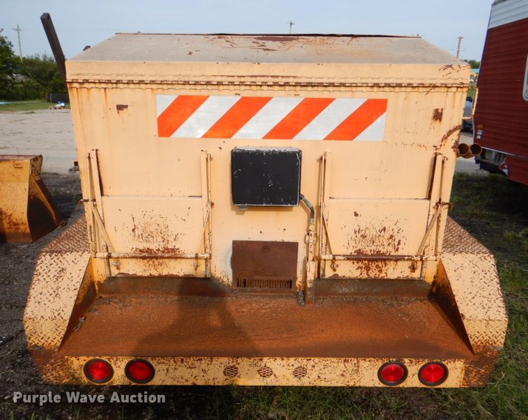 image for item IA9954 KM International KM-800T  asphalt recycler