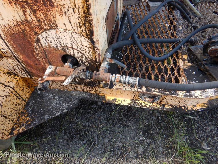 image for item IA9954 KM International KM-800T  asphalt recycler